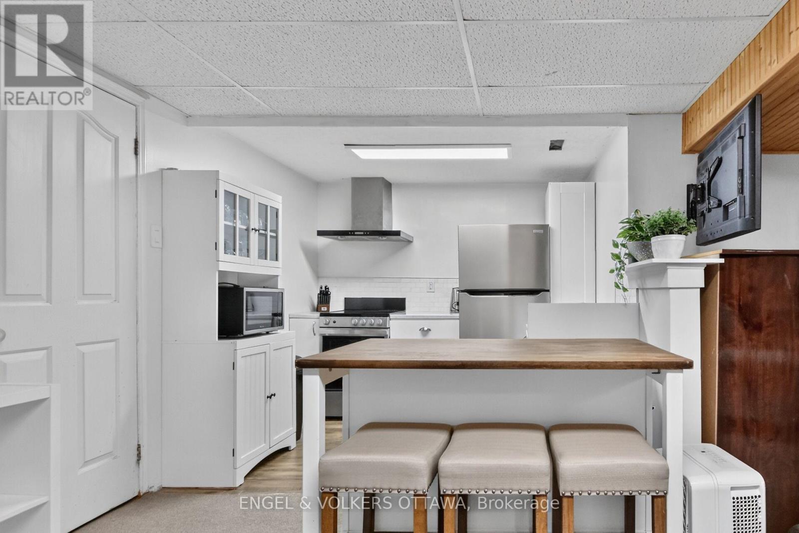 138 SHERWAY DRIVE - Image 30