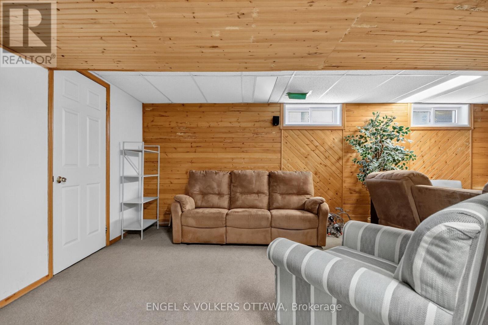 138 SHERWAY DRIVE - Image 31