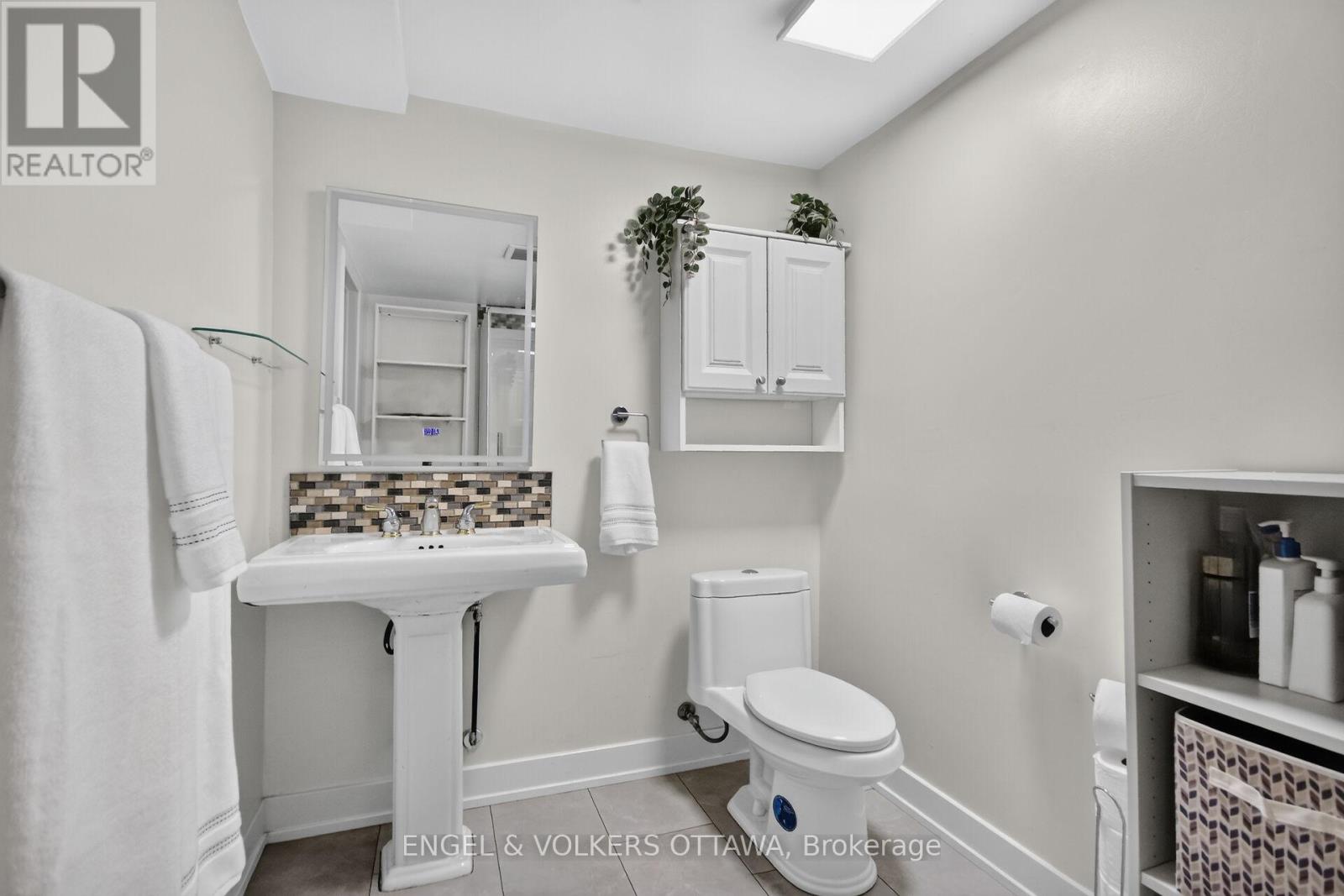 138 SHERWAY DRIVE - Image 33