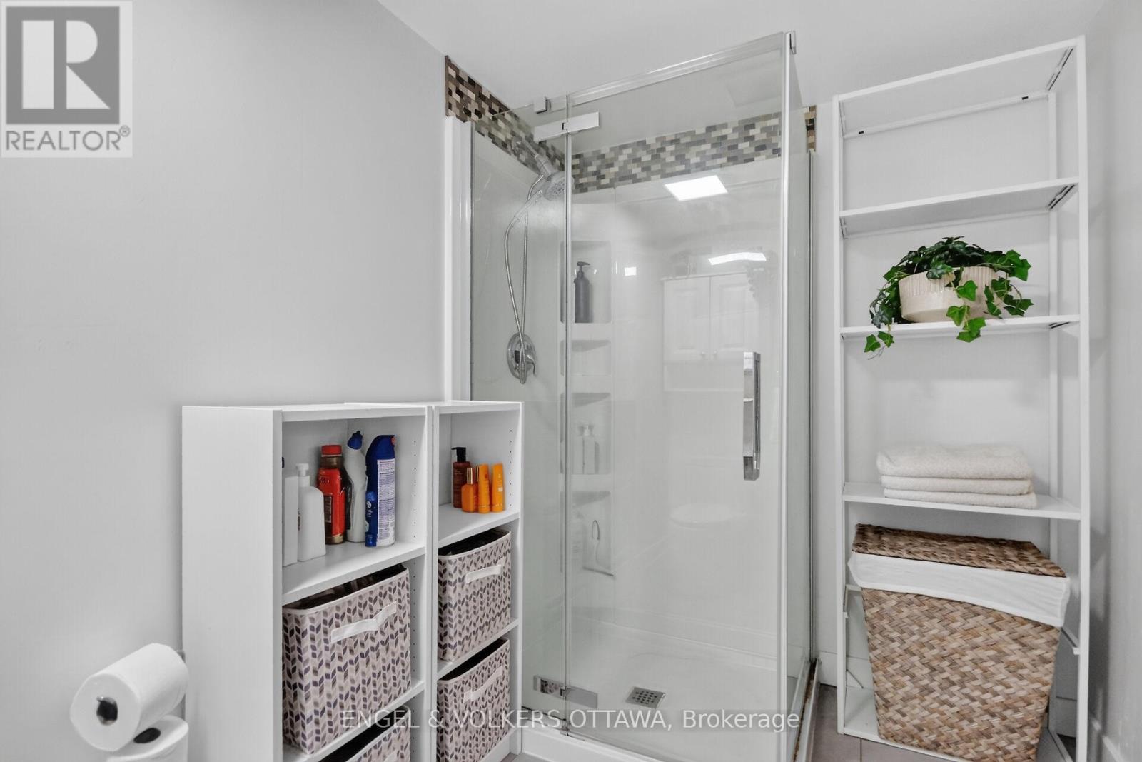 138 SHERWAY DRIVE - Image 34