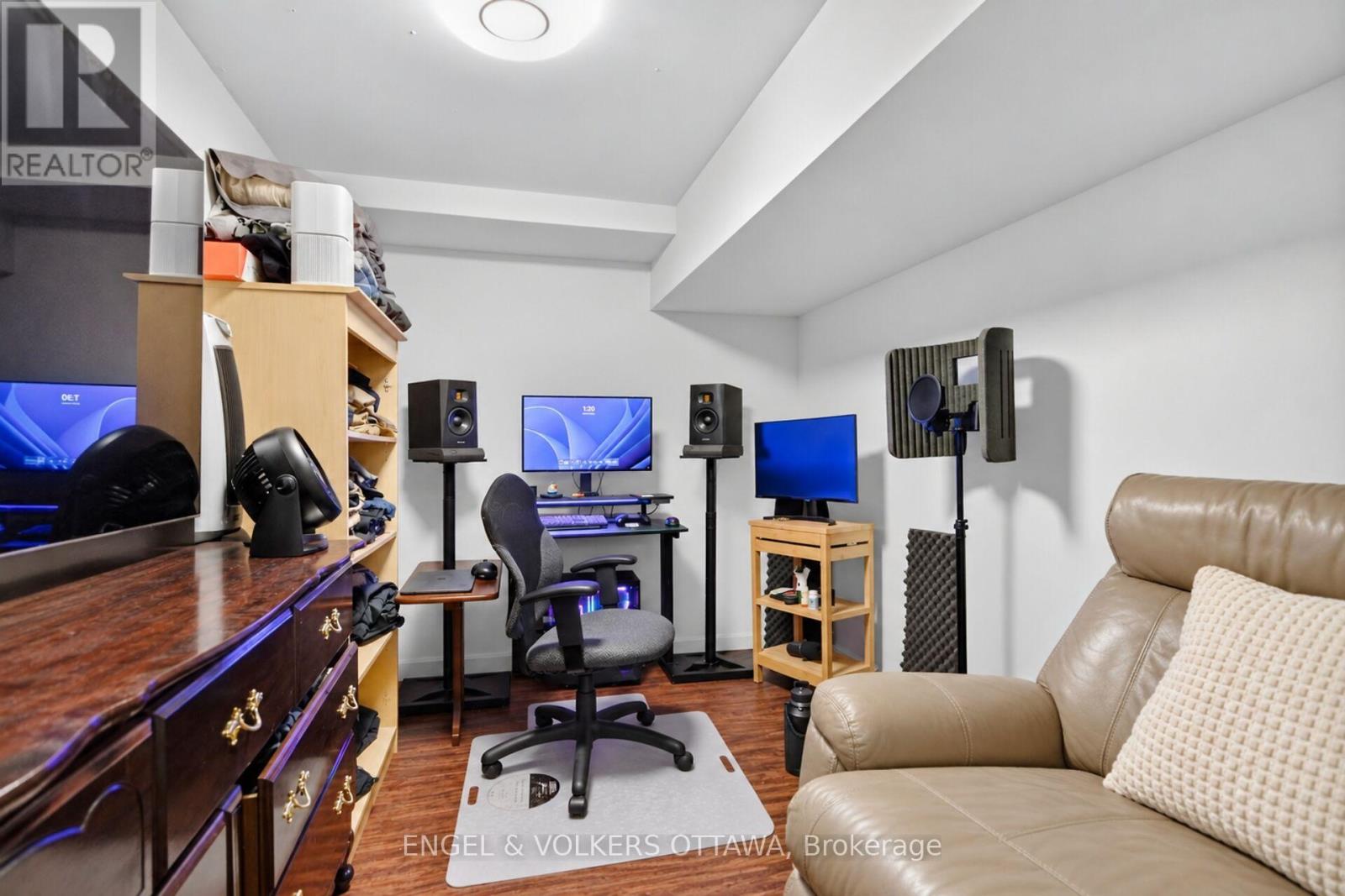 138 SHERWAY DRIVE - Image 35