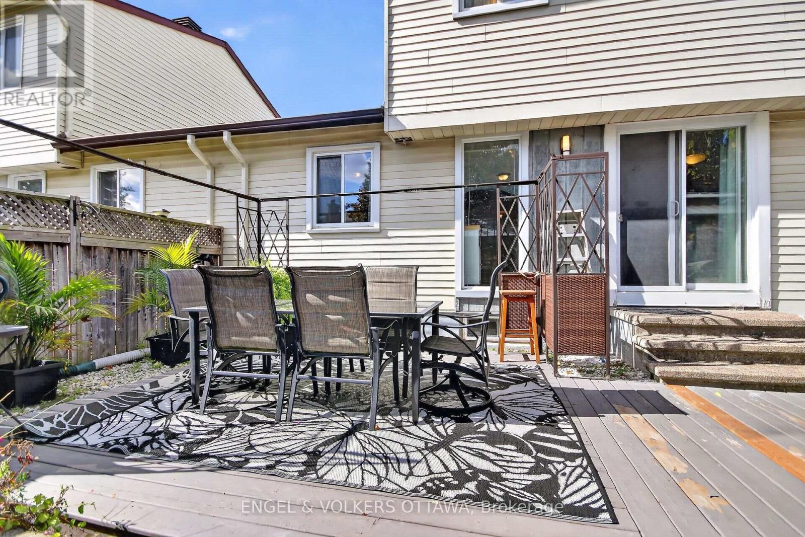 138 SHERWAY DRIVE - 36