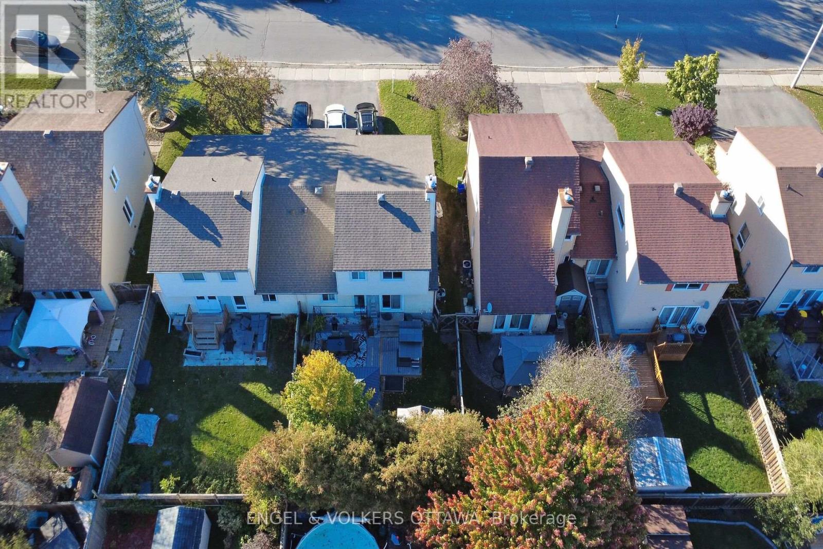 138 SHERWAY DRIVE - 44