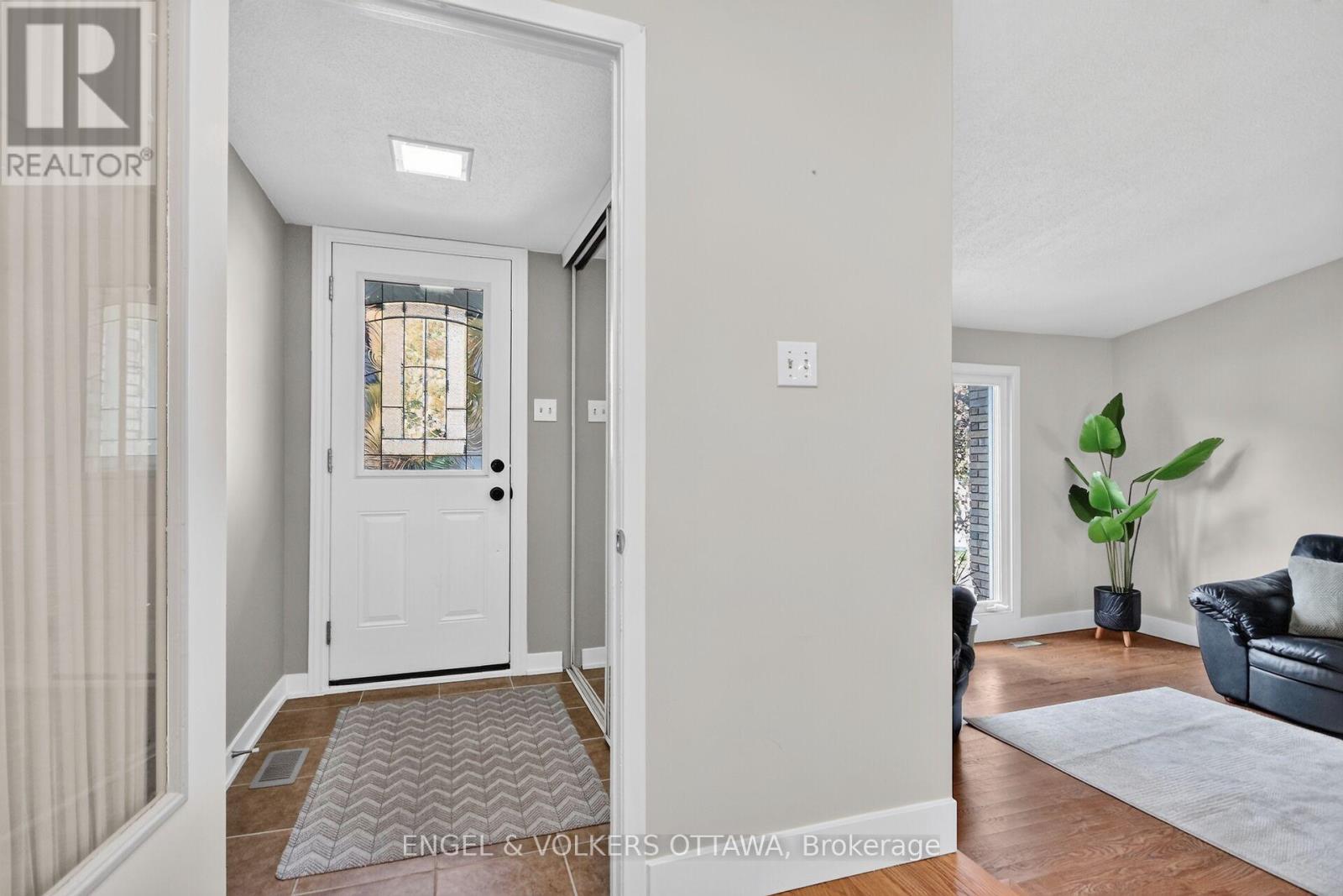 138 SHERWAY DRIVE - Image 6