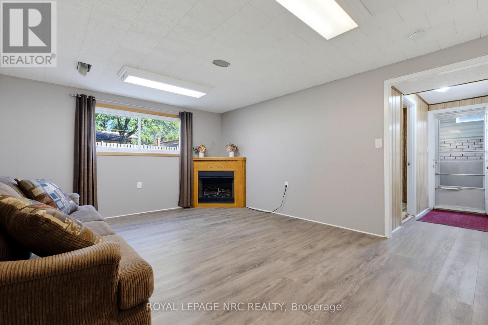 6395 GLENGATE STREET - Image 25