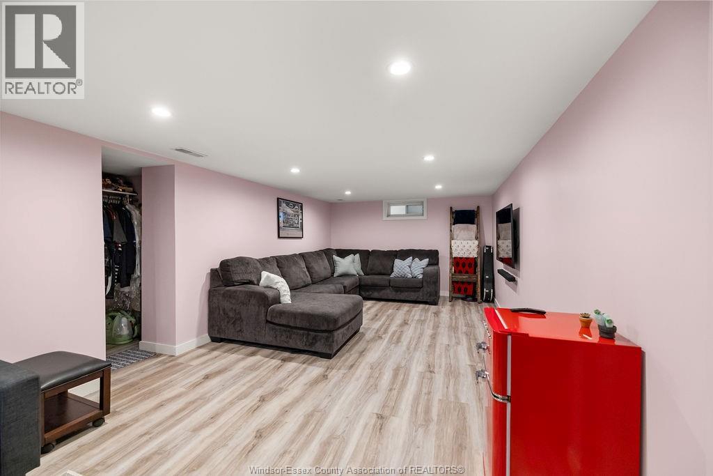 3060 DANDURAND AVENUE - 26
