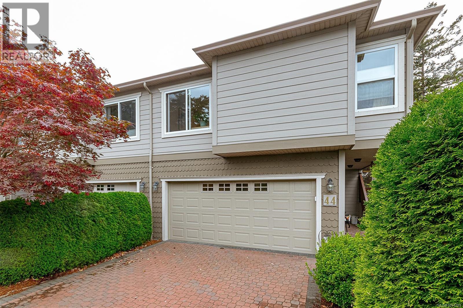#44 118 Aldersmith Pl - 3