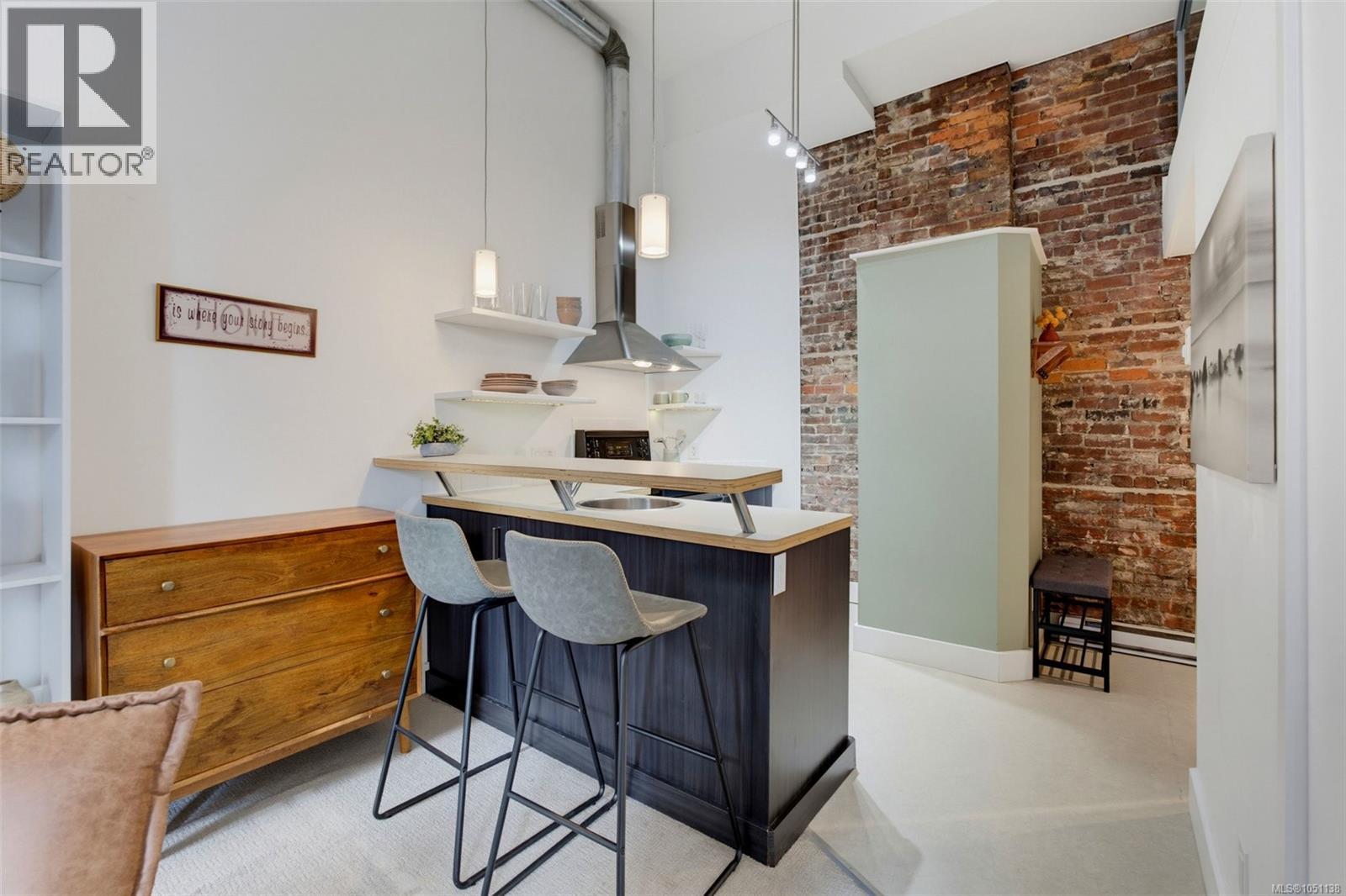 #213 562 Yates St - 10