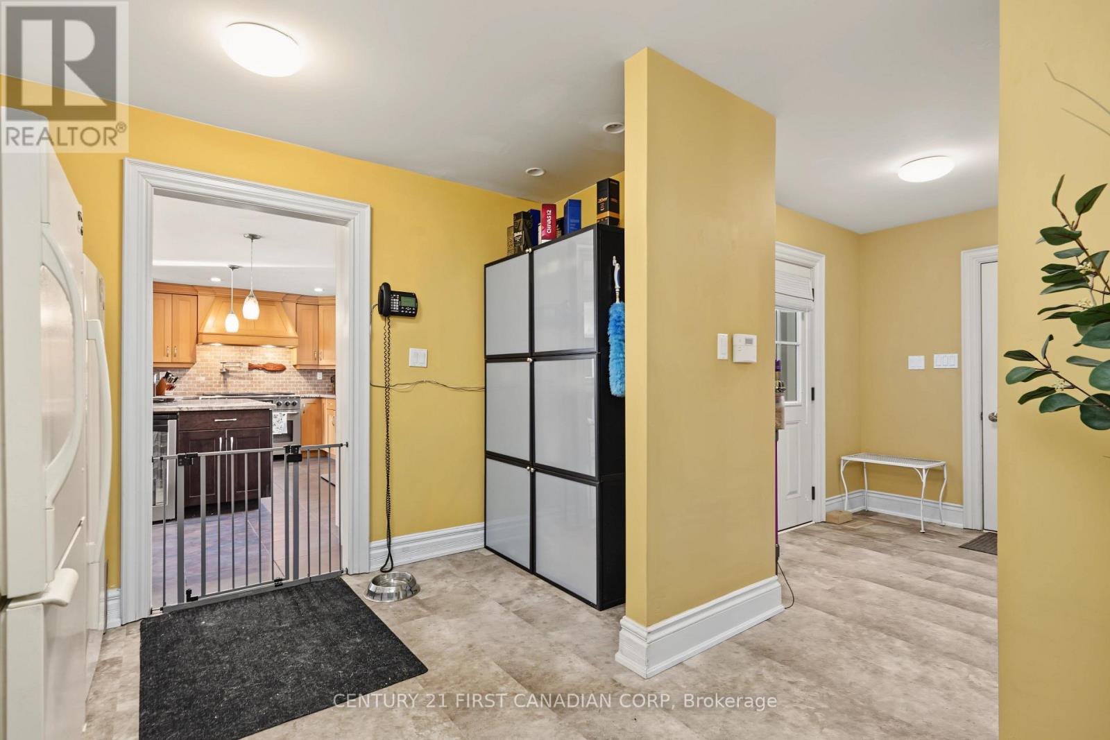 21485 Vanneck Road — photo 32