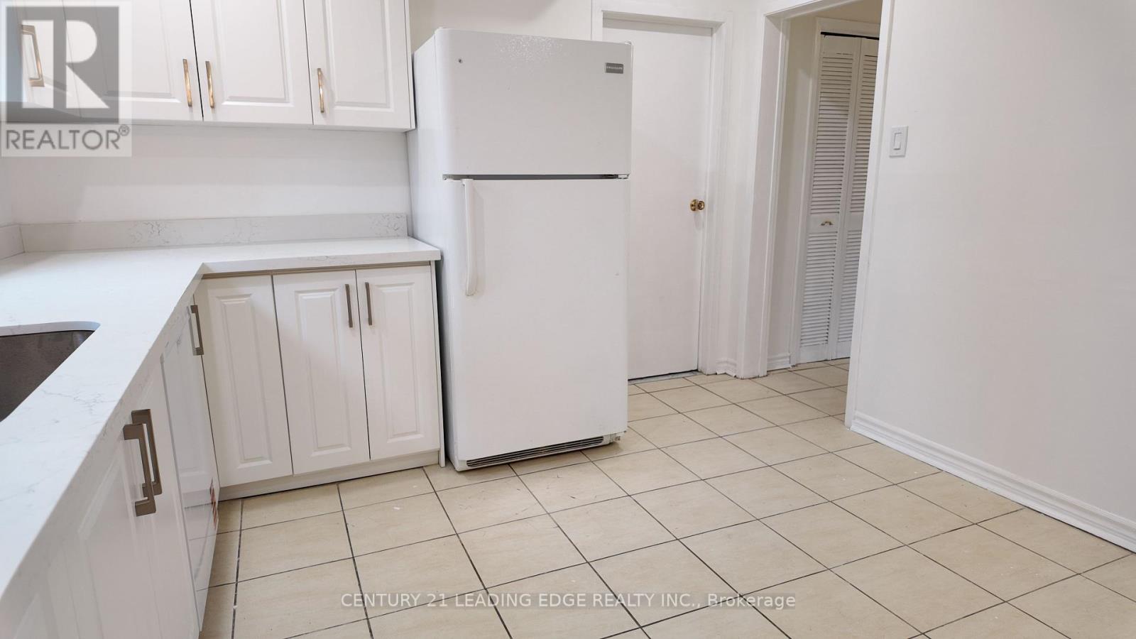 39 WADDINGTON CRESCENT - 10