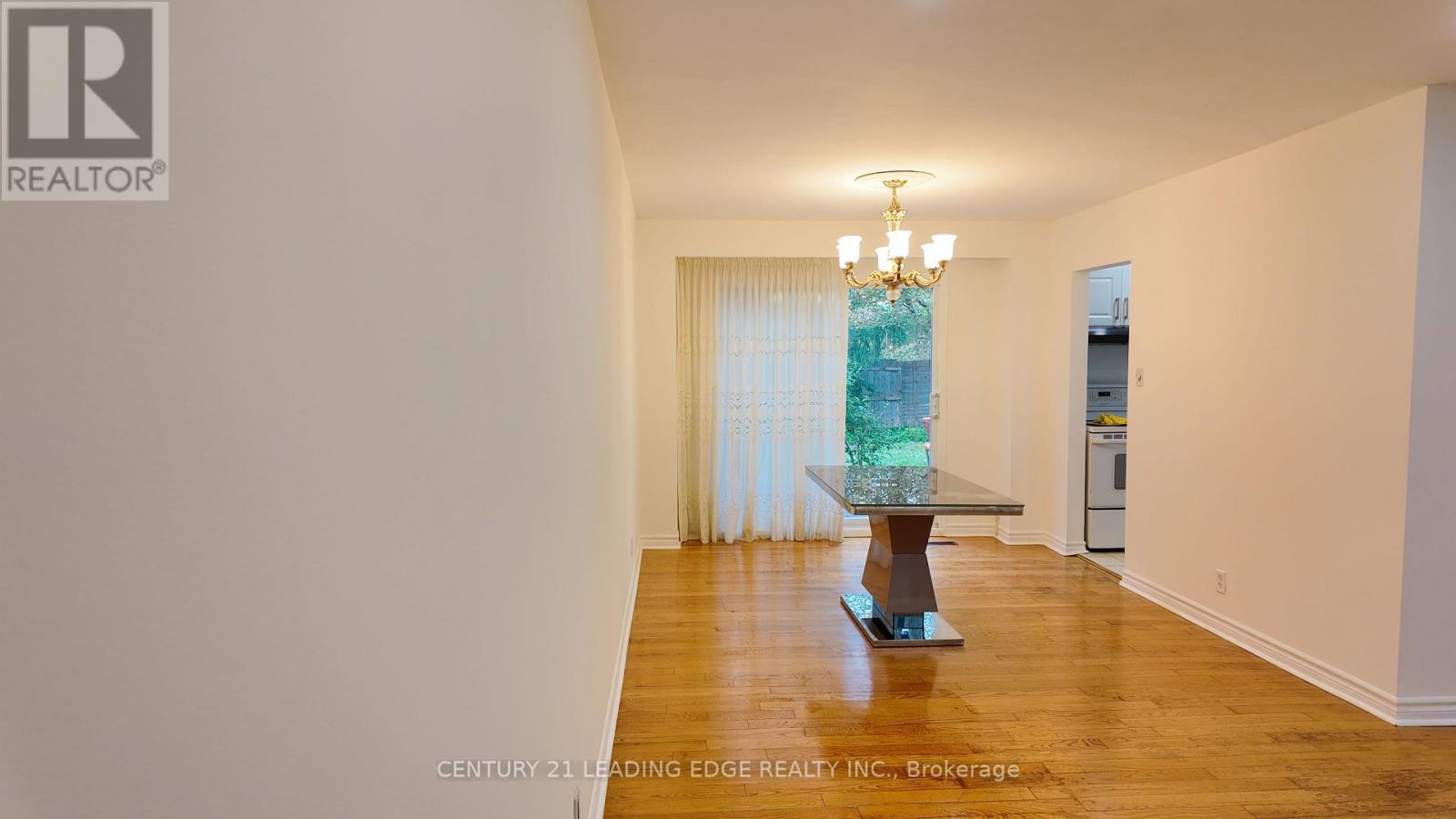 39 WADDINGTON CRESCENT - 14