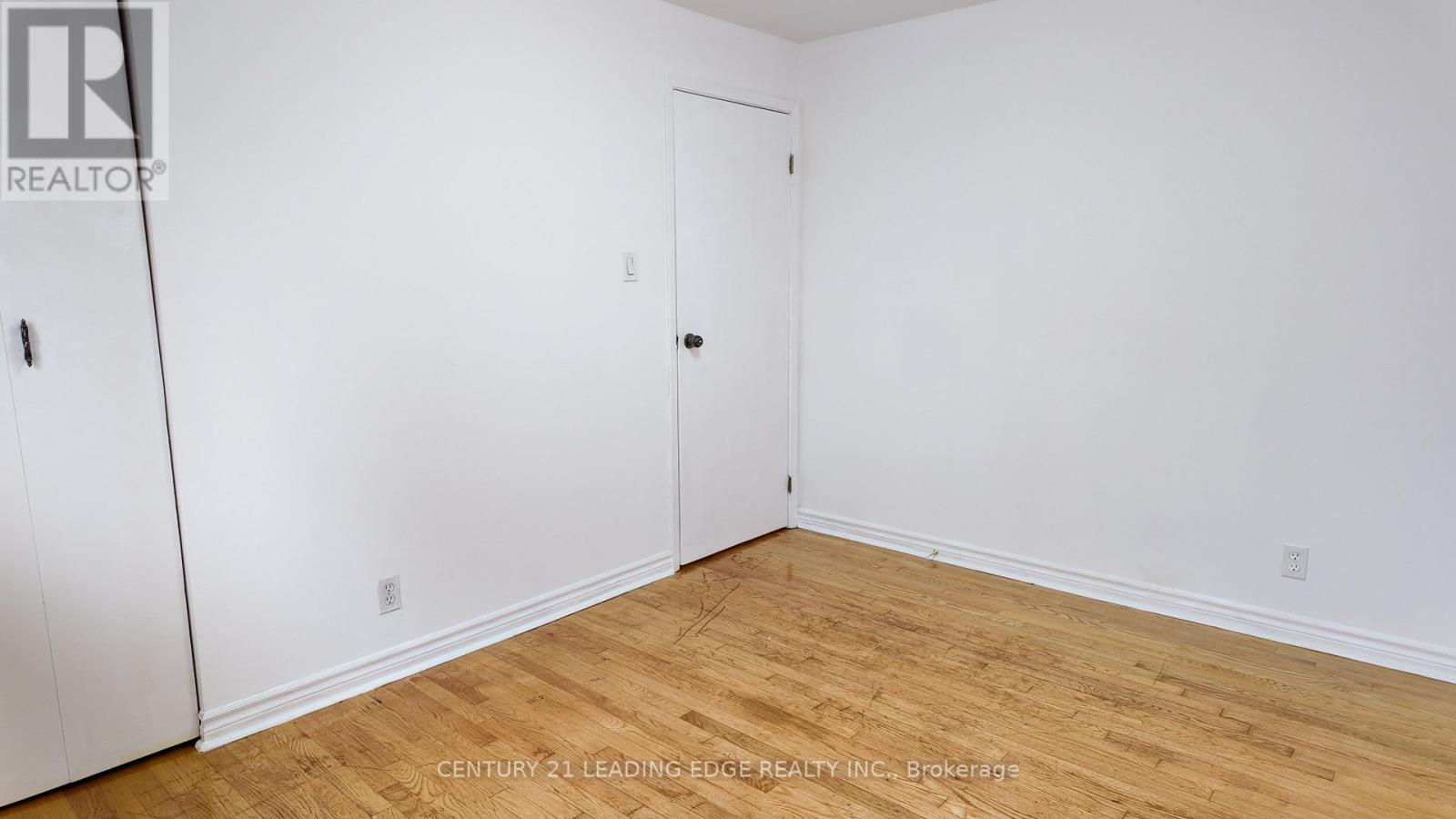 39 WADDINGTON CRESCENT - 25