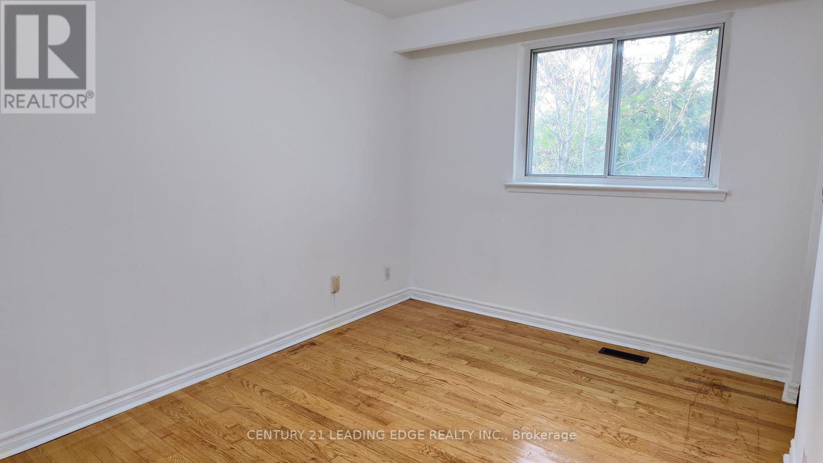 39 Waddington Crescent, Toronto, ON photo 26