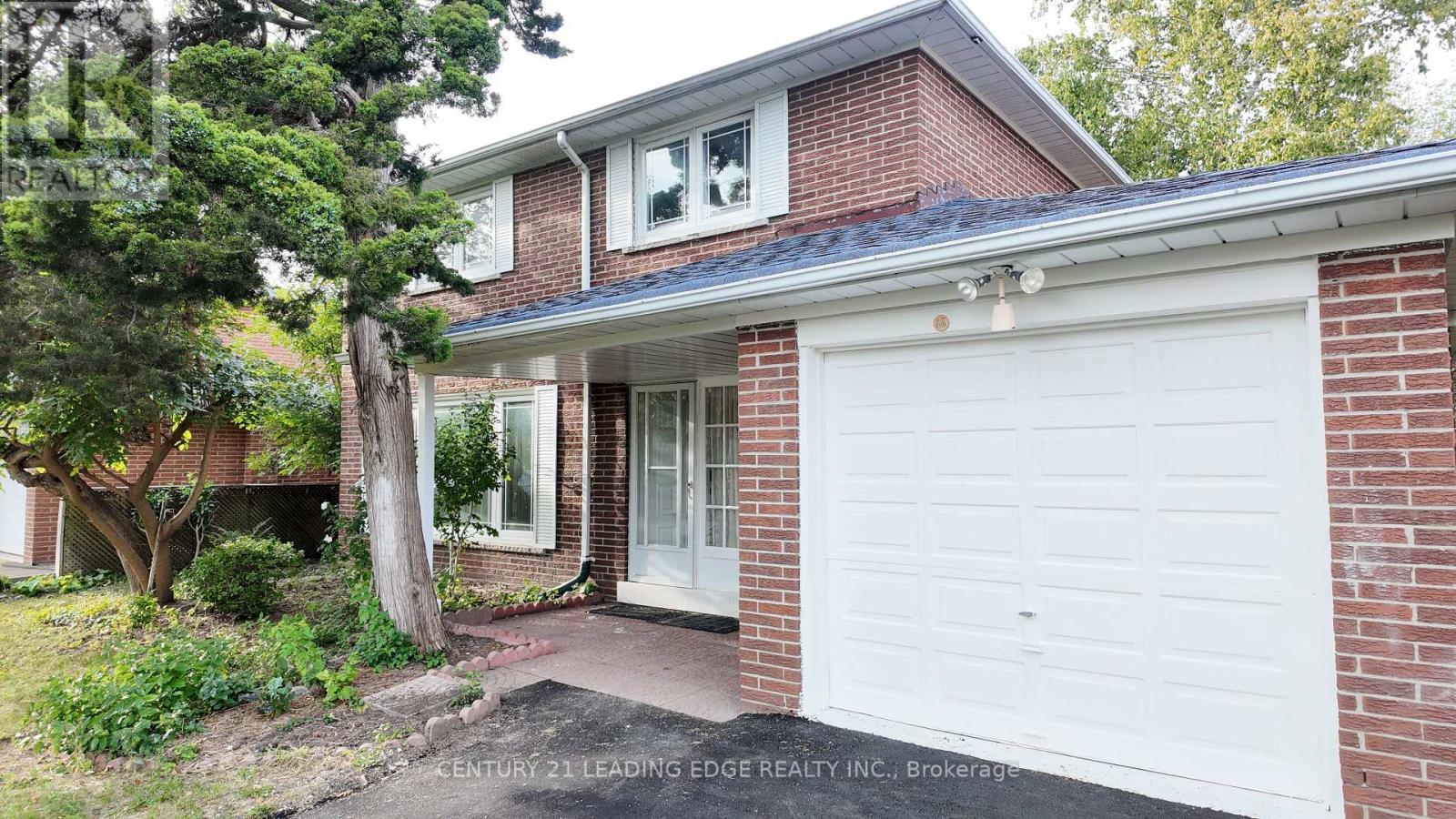 39 WADDINGTON CRESCENT - 3