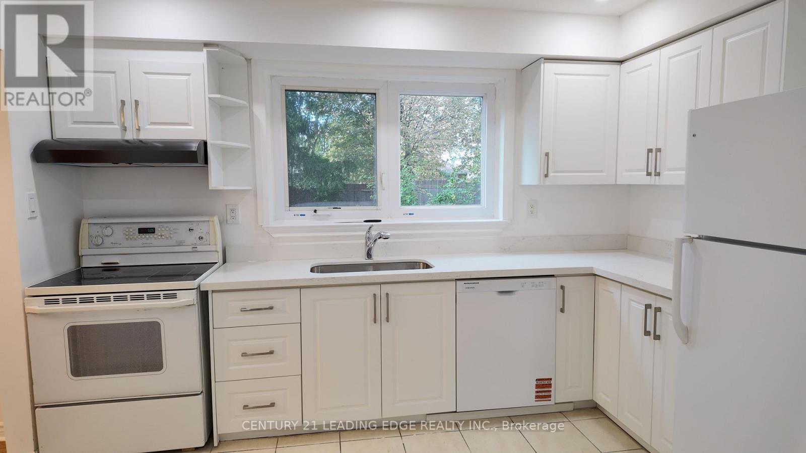 39 Waddington Crescent, Toronto, ON photo 8