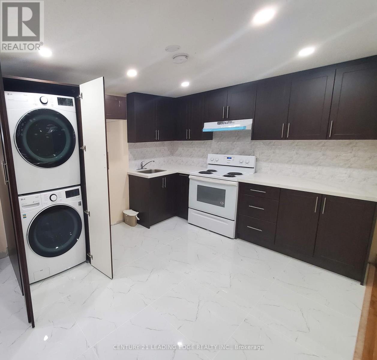 Lower- 504 Lightfoot Place, Pickering, ON photo 4