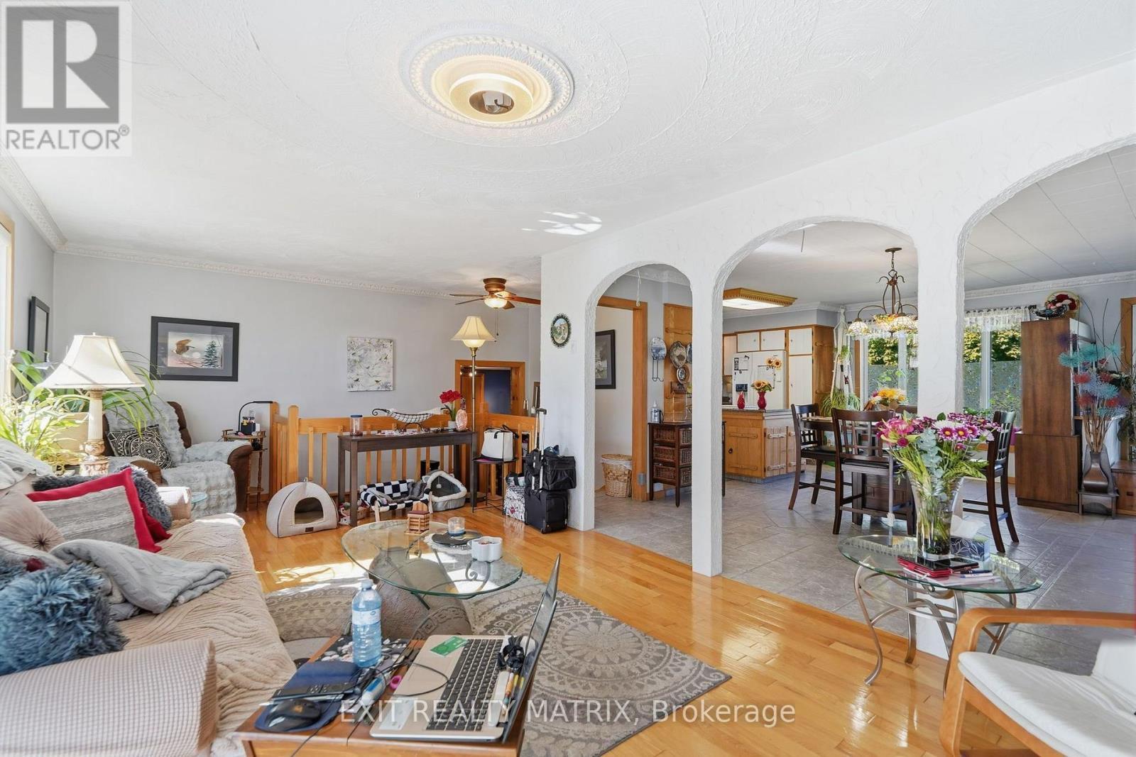 1055 VICTORIA STREET - Image 14