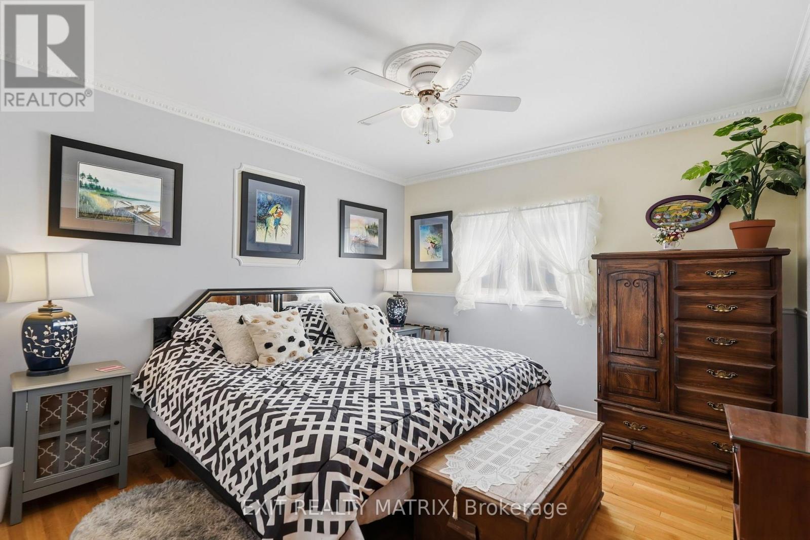1055 VICTORIA STREET - 16