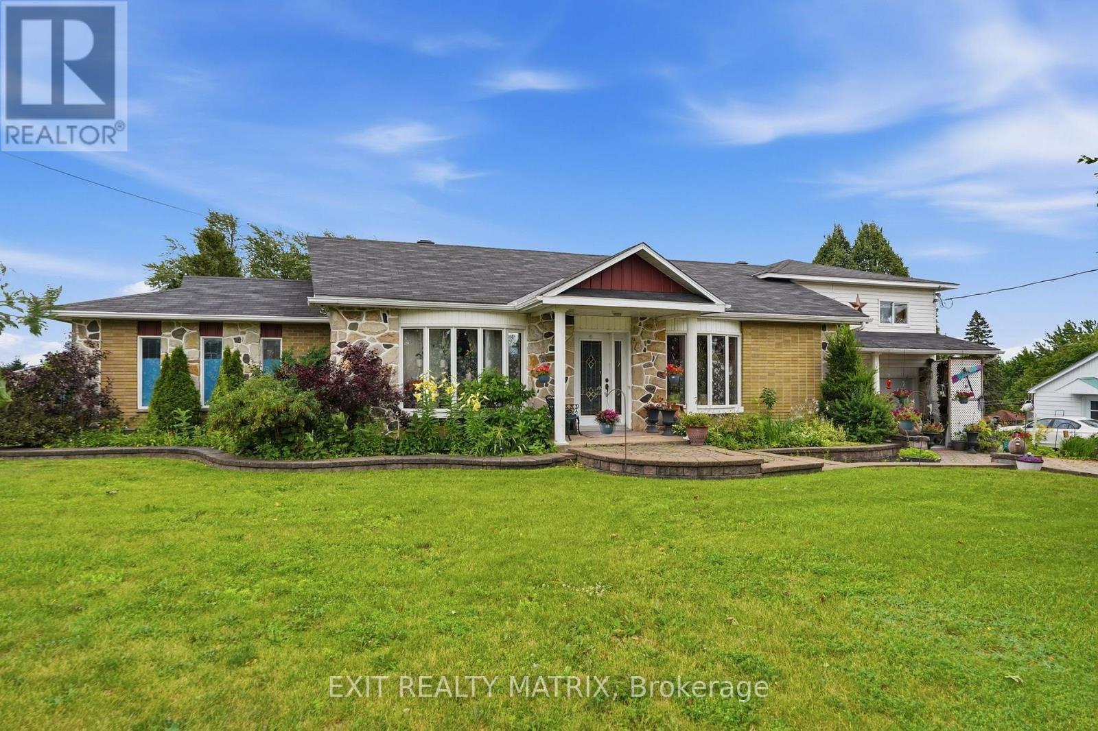 1055 VICTORIA STREET - 2