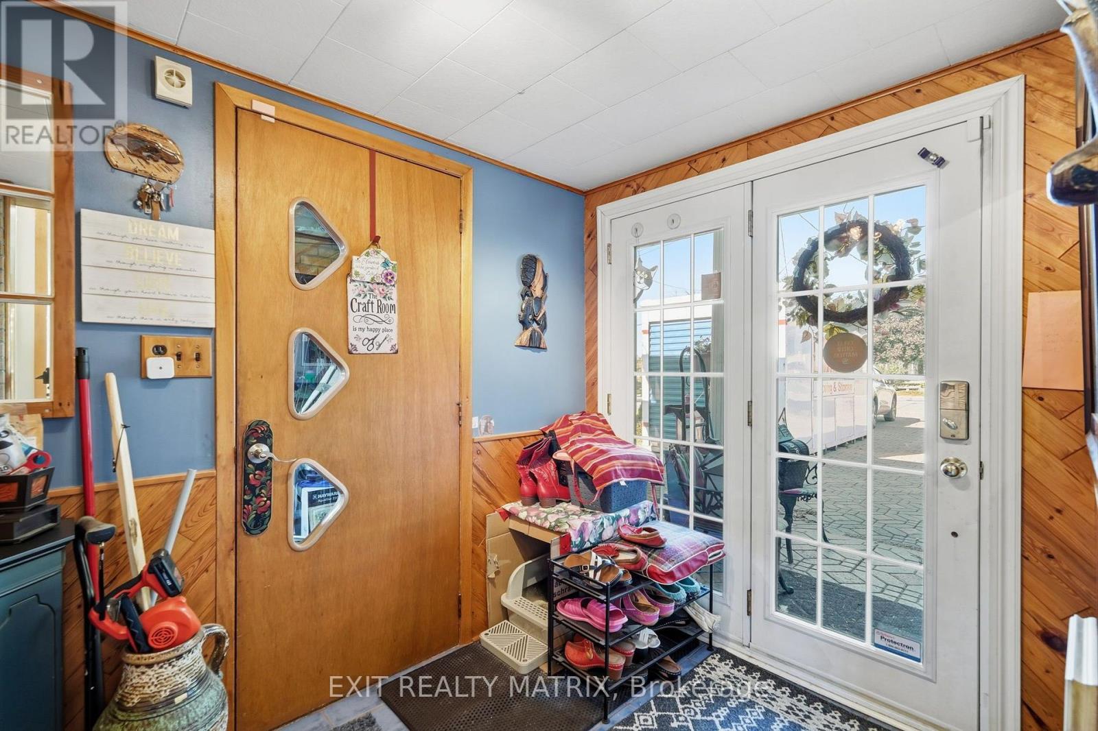 1055 VICTORIA STREET - Image 20