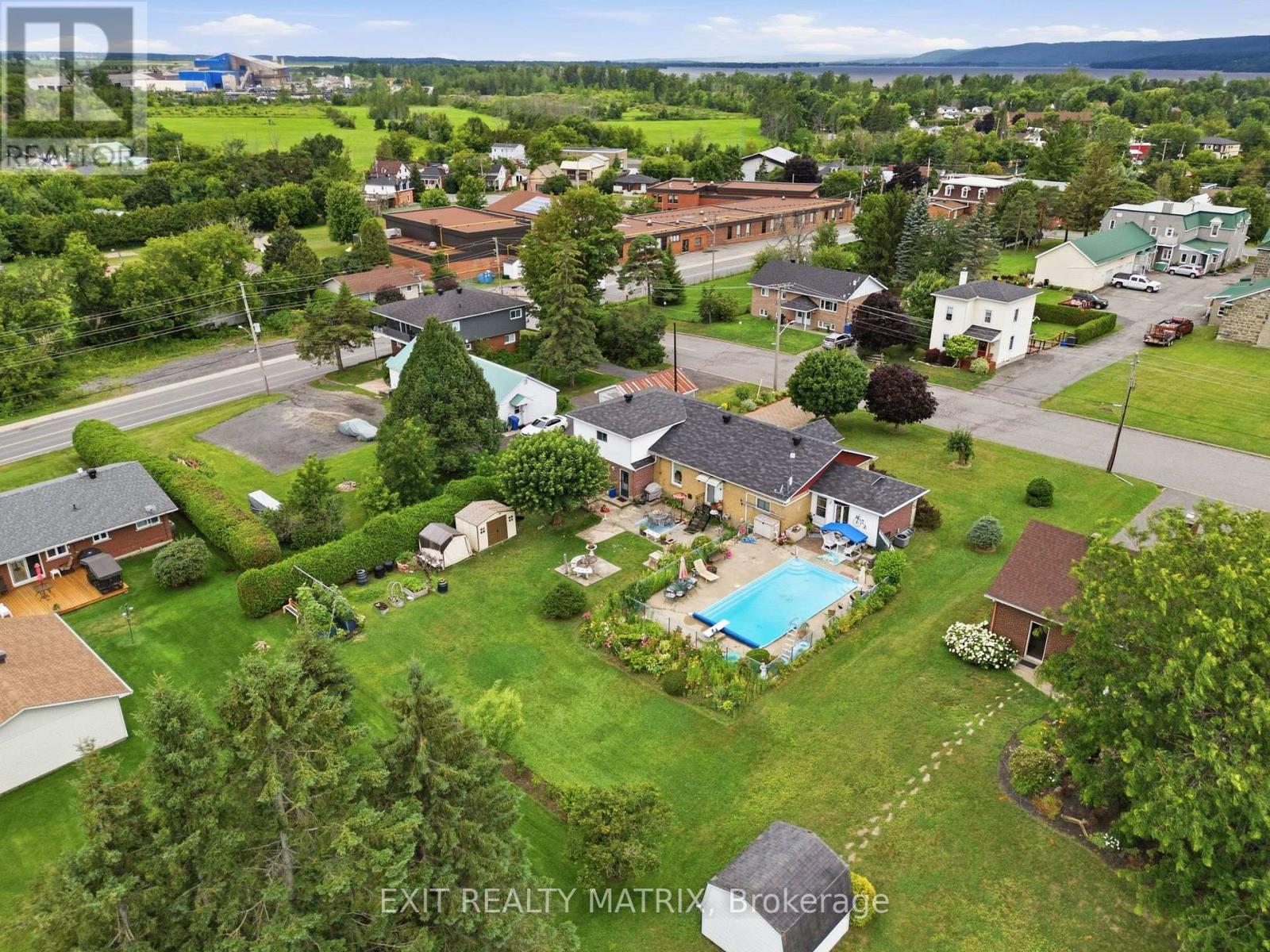 1055 VICTORIA STREET - 34