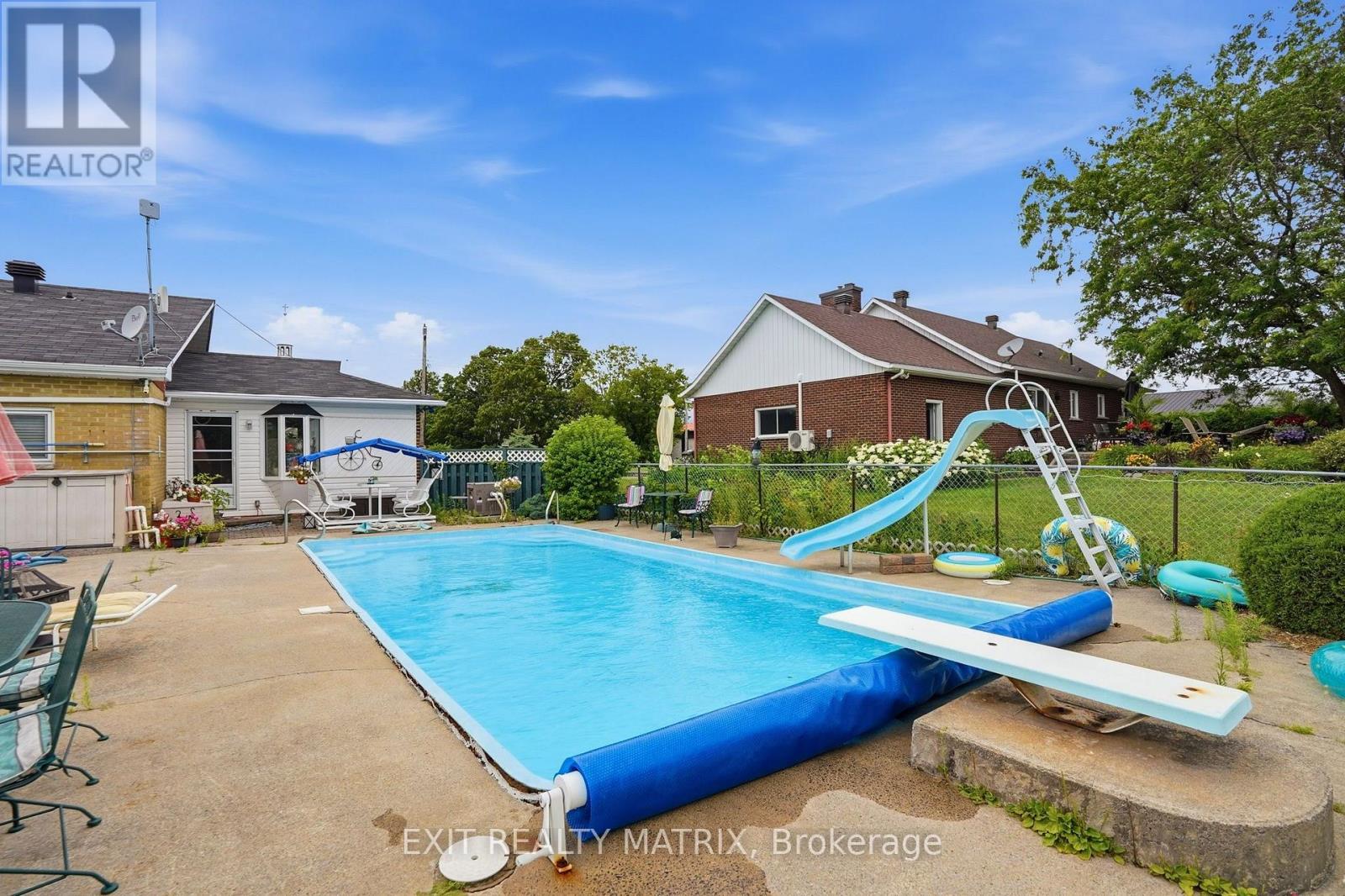 1055 VICTORIA STREET - Image 39