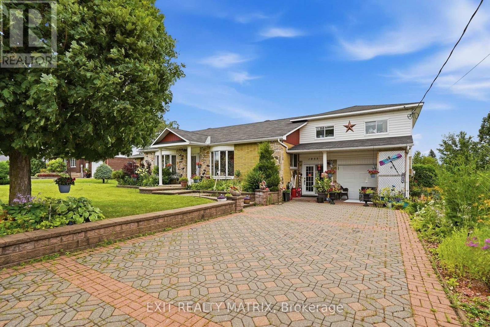 1055 VICTORIA STREET - 4