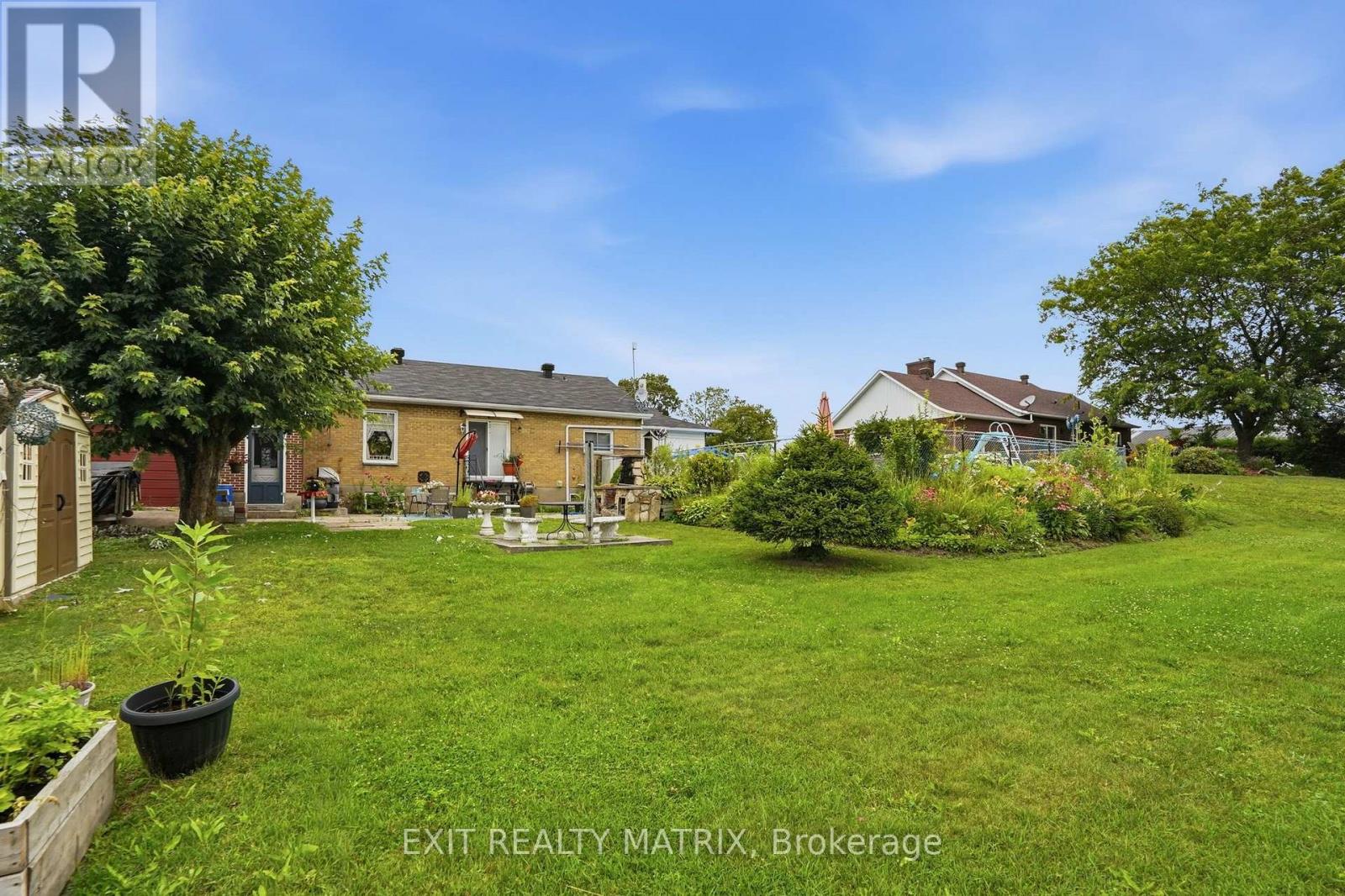 1055 VICTORIA STREET - 41