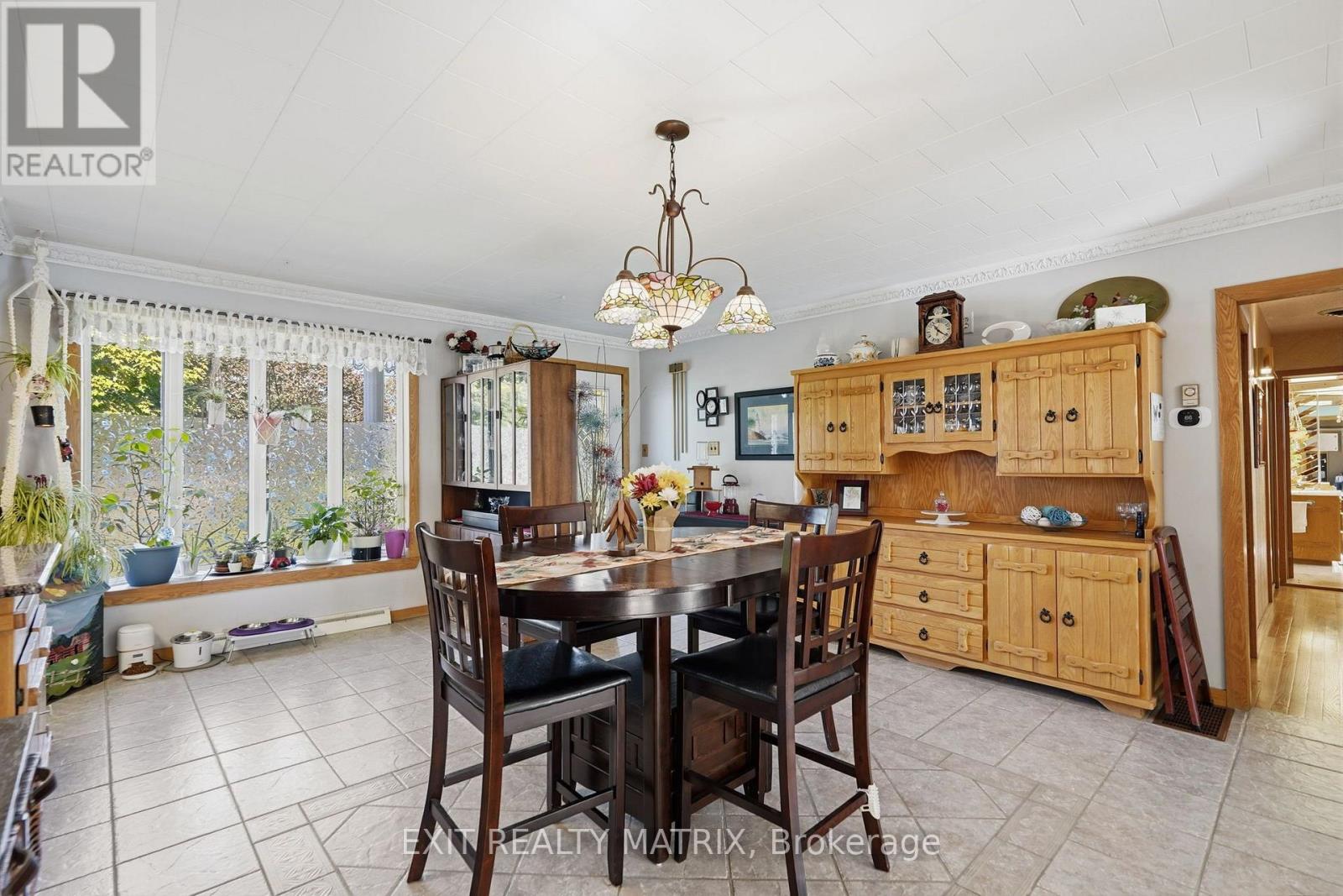 1055 VICTORIA STREET - Image 6