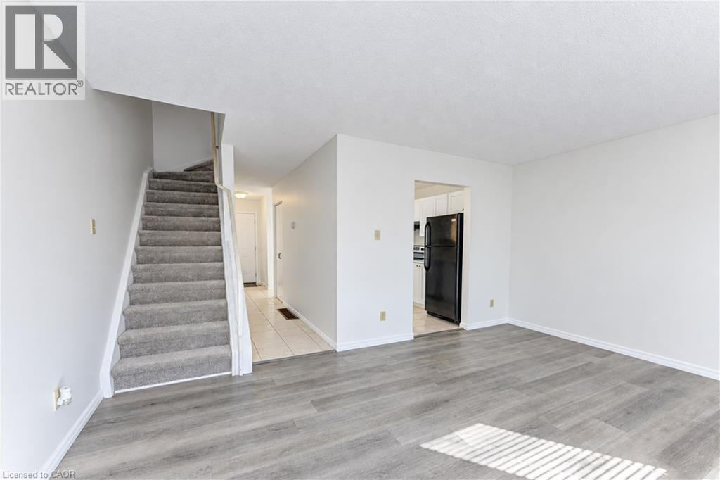 #9 1093 NELLIS Street - 11