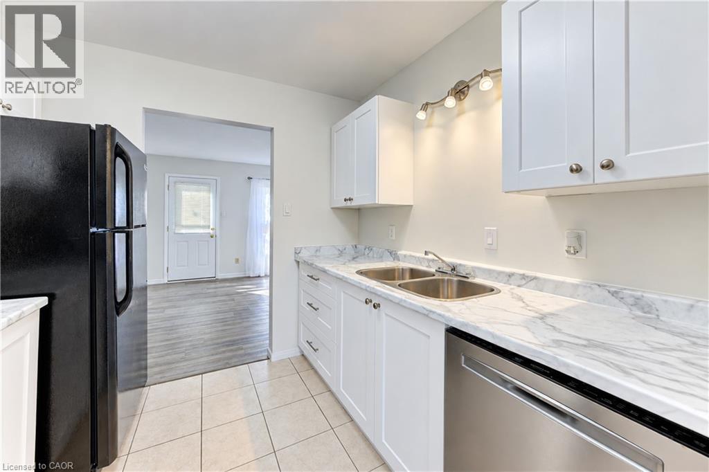 #9 1093 NELLIS Street - Image 8