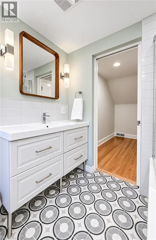 656 WESTMOUNT Road W - Image 33