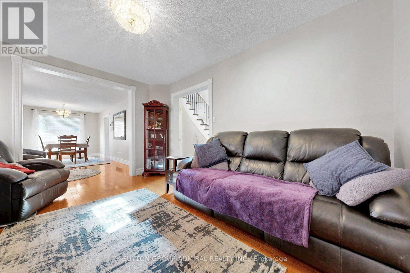 43 BERWICK CRESCENT - 12