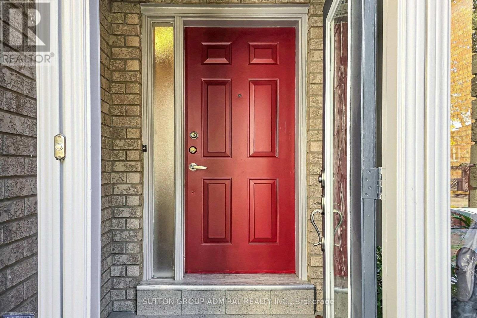 43 Berwick Crescent, Richmond Hill, ON photo 3