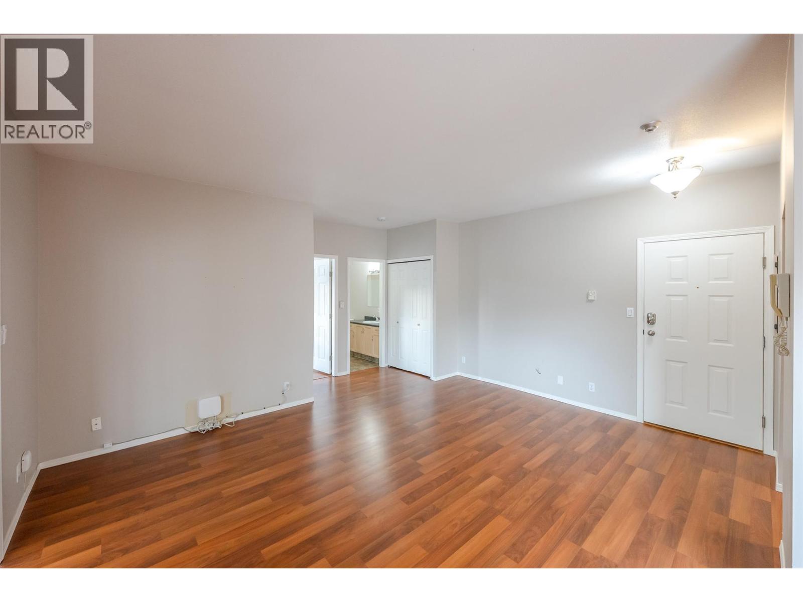 650 MCKINNEY Road Unit# 325, Oliver