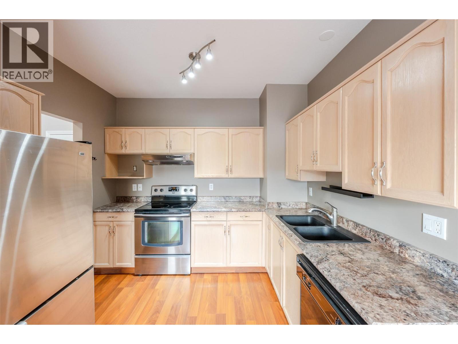 650 MCKINNEY Road Unit# 325, Oliver