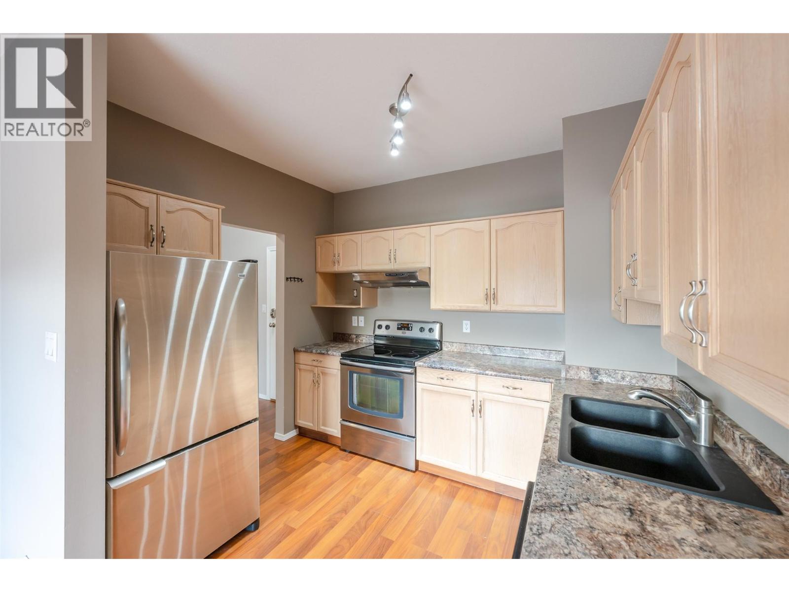 650 MCKINNEY Road Unit# 325, Oliver