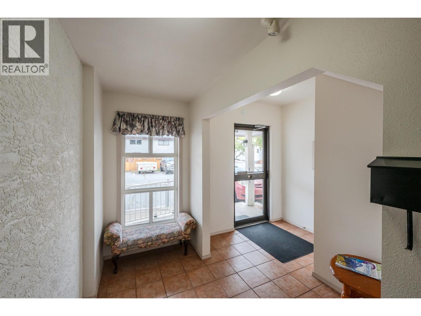 650 MCKINNEY Road Unit# 325, Oliver