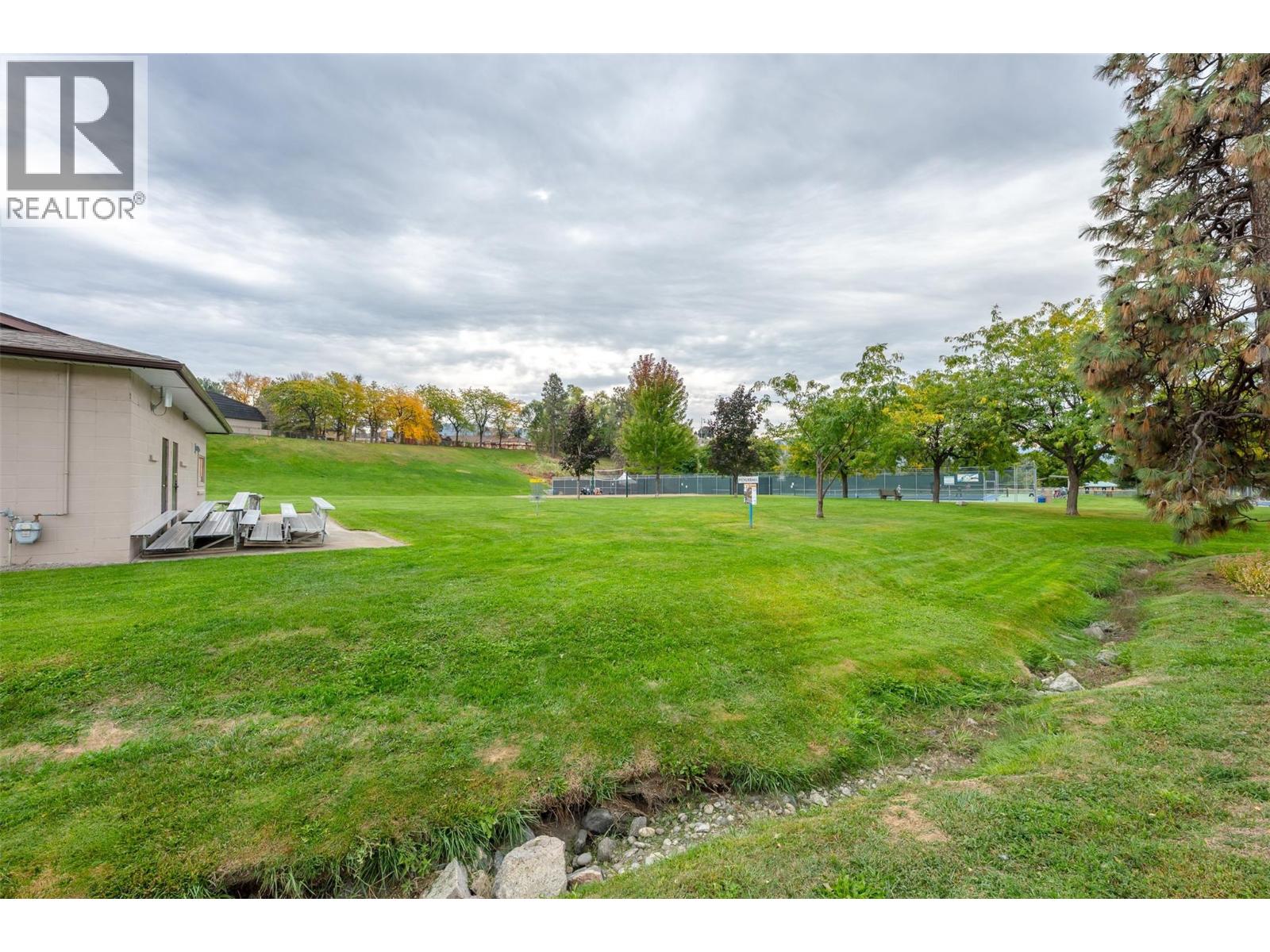 650 MCKINNEY Road Unit# 325, Oliver