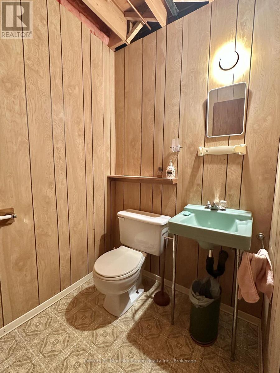 540 Bissett Street — photo 31