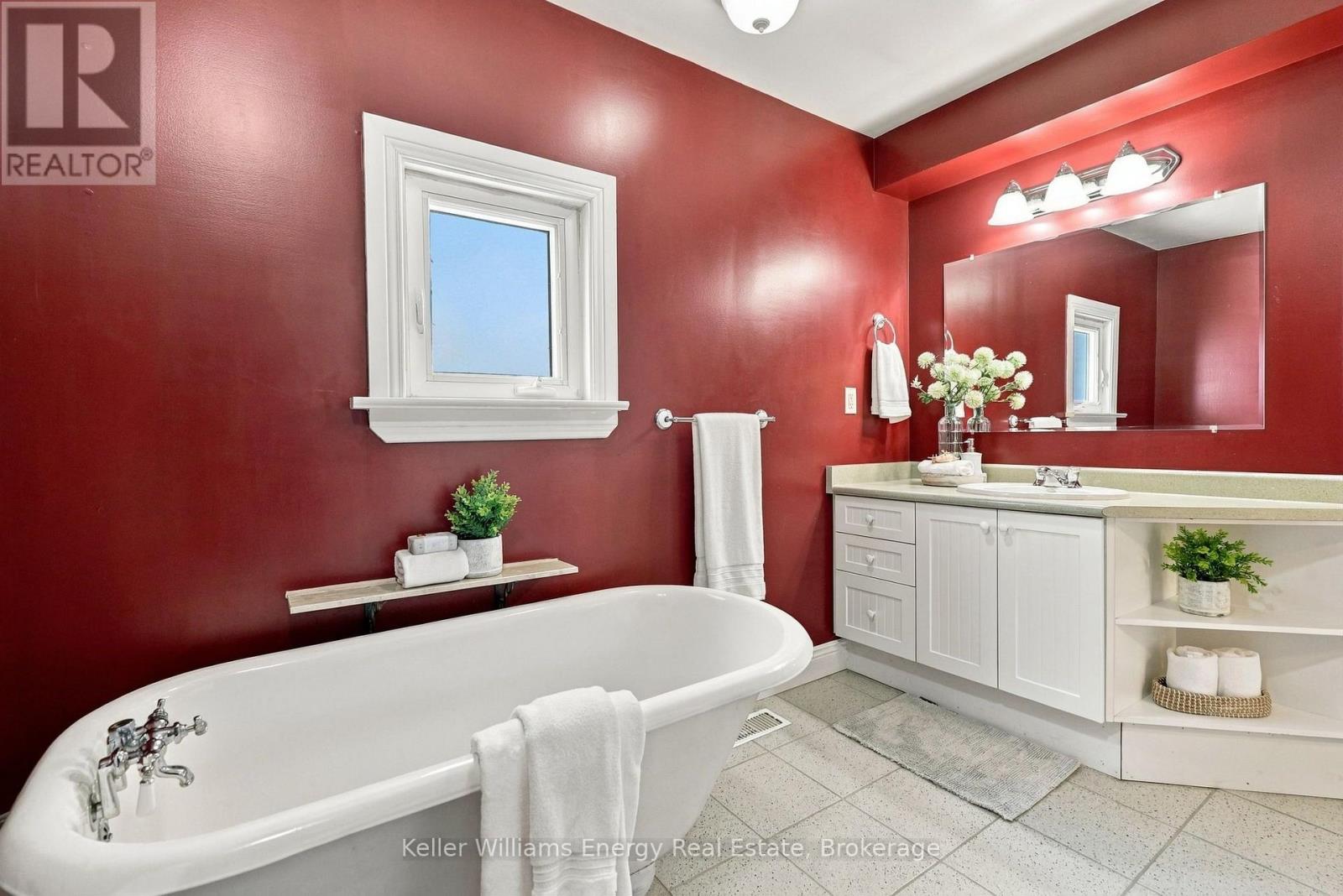 256 GROOMS AVENUE - 19