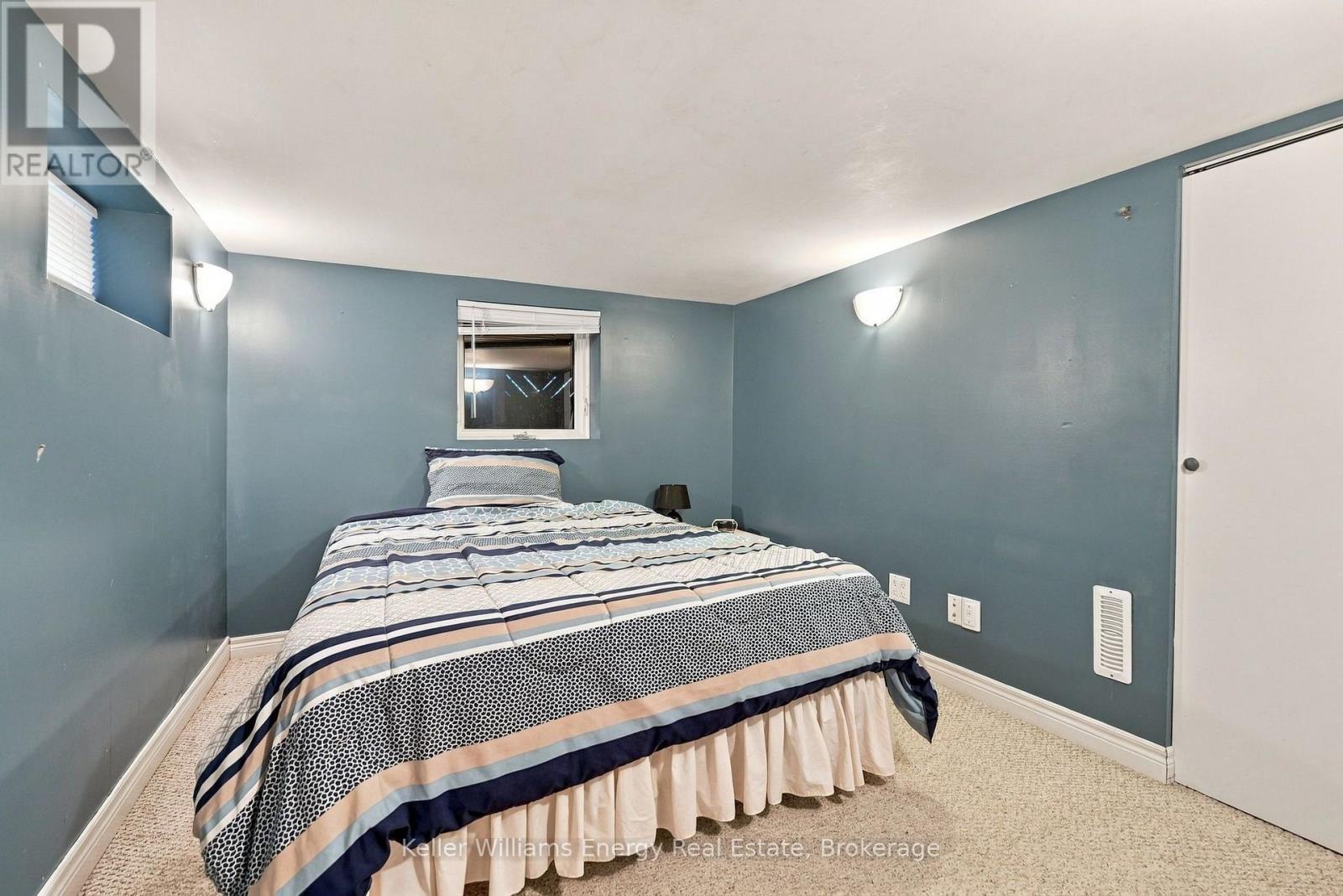256 GROOMS AVENUE - 26
