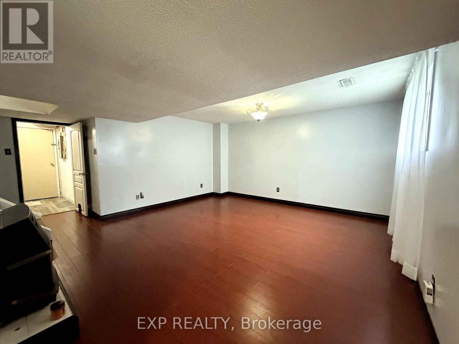#6 195 FERGUSON DRIVE - 32