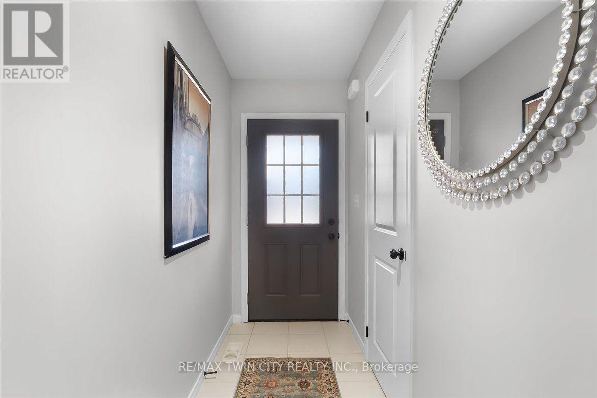 72 MEADOWRIDGE STREET — photo 3