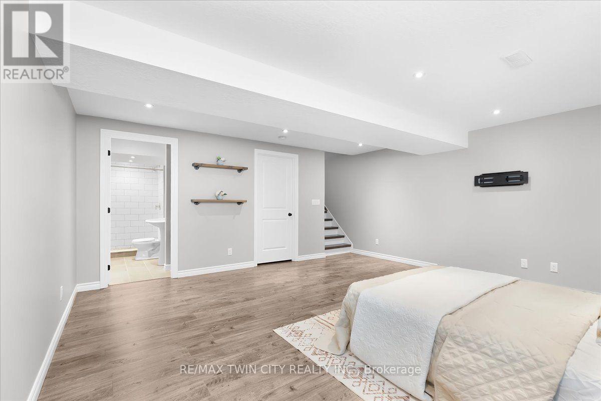 72 MEADOWRIDGE STREET - 34