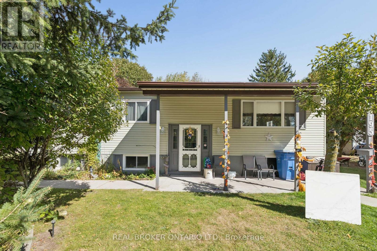 195 JOHN STREET S - 1