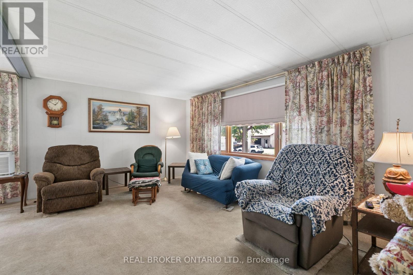 195 John Street South, Minto, ON photo 2