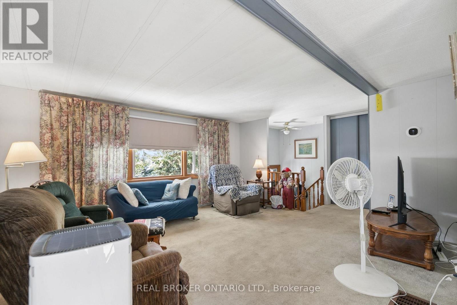 195 JOHN STREET S - 3