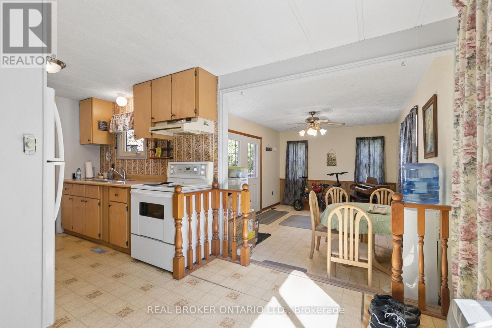 195 JOHN STREET S - 5