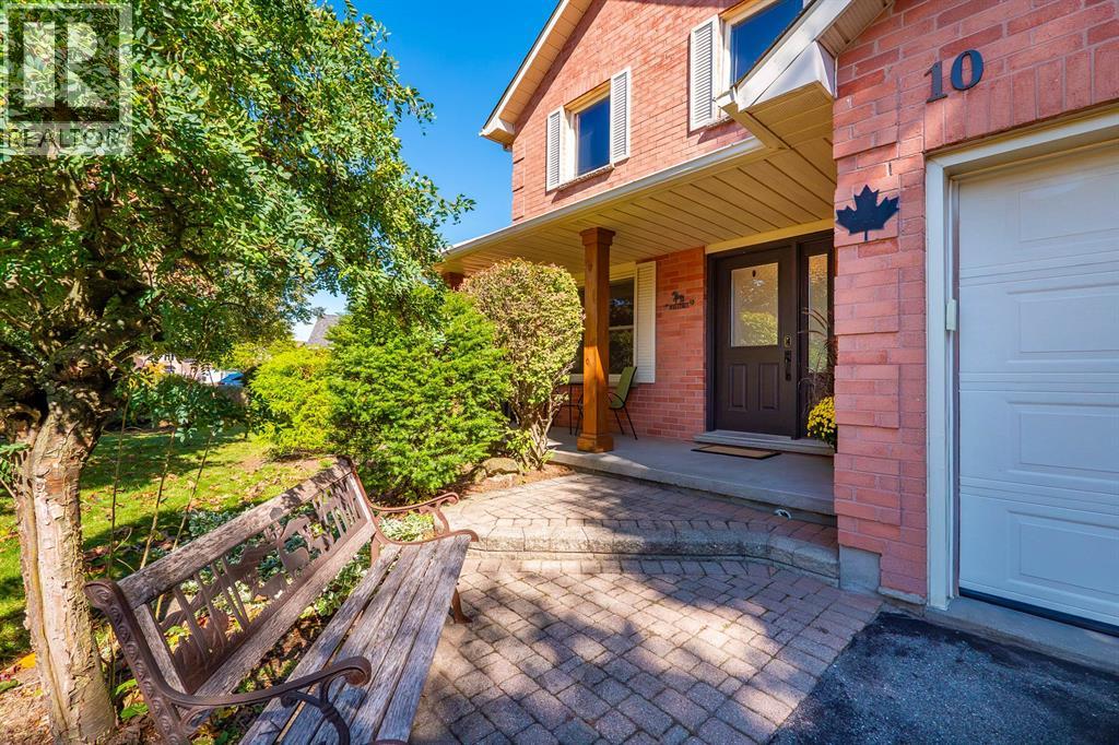 10 HANDORF DRIVE — photo 2